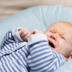 Como Saber Se o Bebê Está Com Cólica e Como Ajudar Aliviar